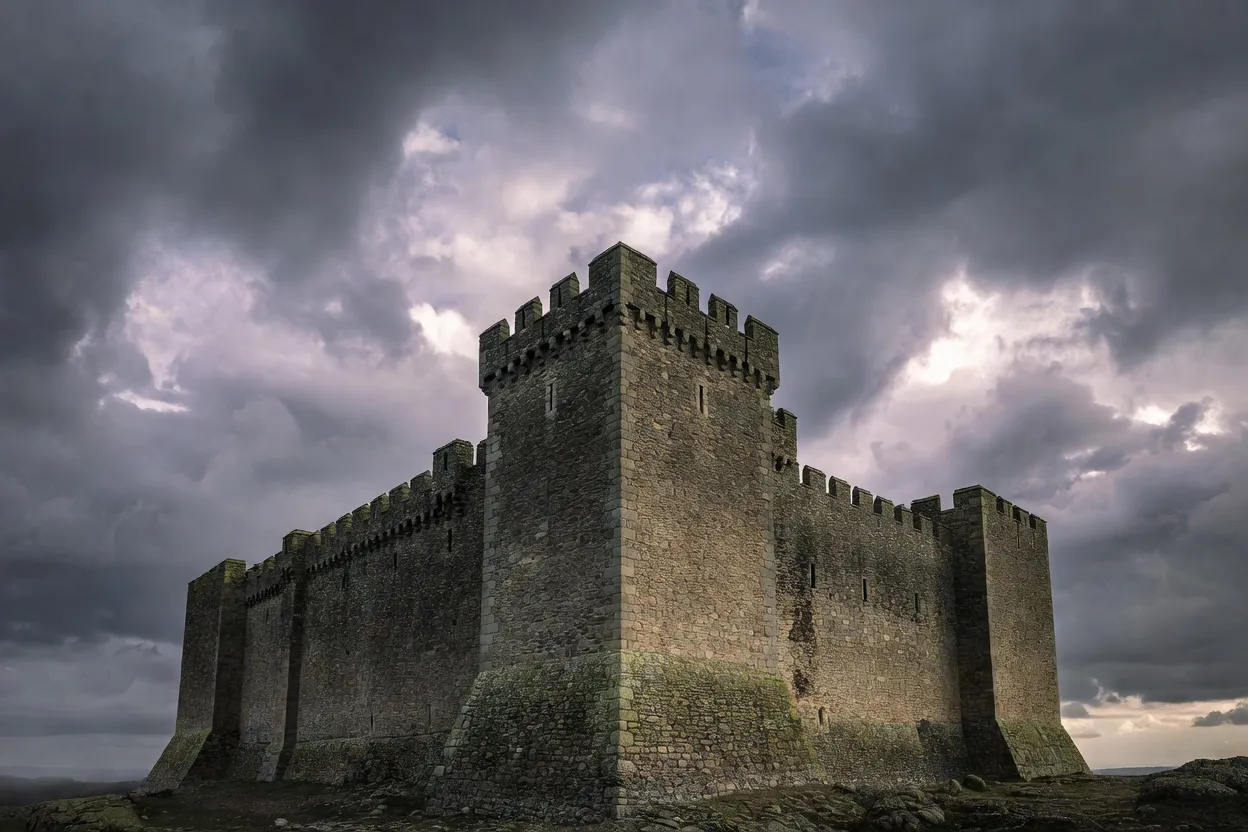 Le donjon du château de Crocq : architecture militaire du XIIe siècle